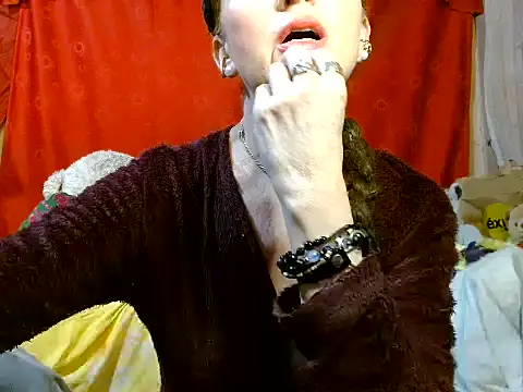 hottieperla online show from July 19, 2026, 3:38 pm