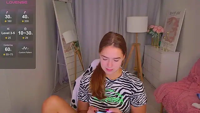LovelyJessie online show from May 18, 2026, 2:01 pm