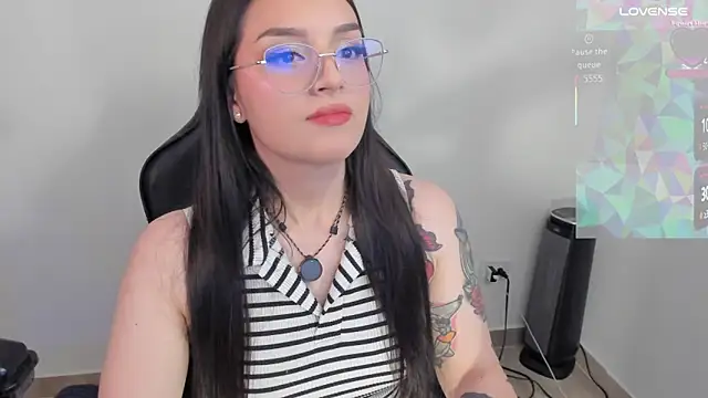 anaveleeez online show from June 16, 2026, 11:51 pm