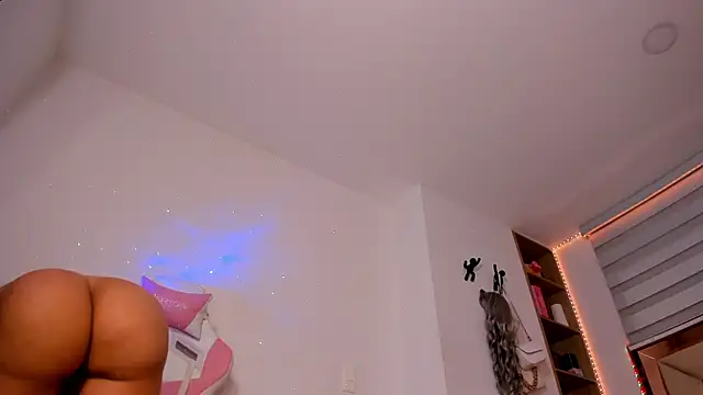 andreafernandz online show from May 23, 2026, 3:12 am