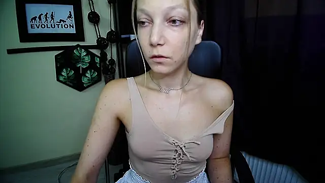 EmillyPlay online show from July 9, 2026, 5:22 am