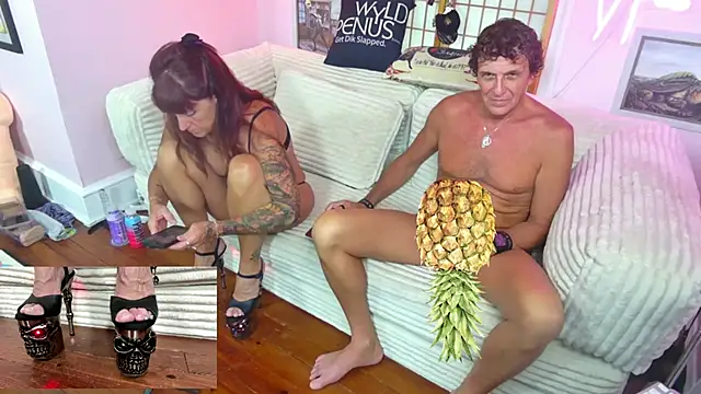 sexyandjagundo online show from June 14, 2026, 7:05 pm