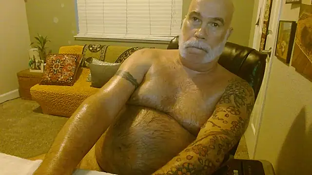 Snapshot of musclebearnips chatting on October 28, 2025, 1:20 am musclebearnips online show from October 28, 2025, 1:20 am