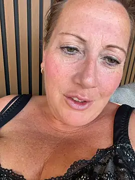 xsexycurvymilf online show from July 15, 2026, 11:37 am