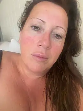 xsexycurvymilf online show from July 26, 2026, 7:26 am