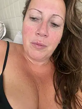 xsexycurvymilf online show from July 31, 2026, 6:24 am