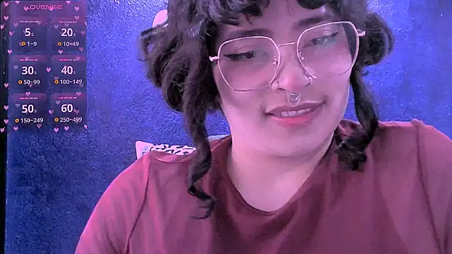 NinaYellow online show from June 17, 2026, 1:45 pm