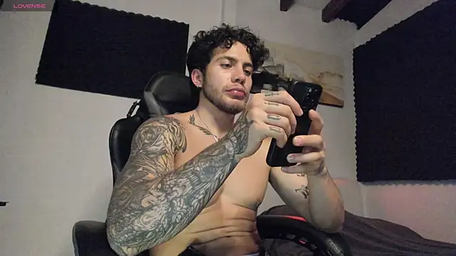 Snapshot of LucianSinclair chatting on April 23, 2026, 12:56 am LucianSinclair online show from April 23, 2026, 12:56 am