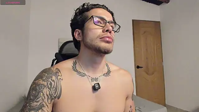 Snapshot of LucianSinclair chatting on May 22, 2026, 1:24 am LucianSinclair online show from May 22, 2026, 1:24 am