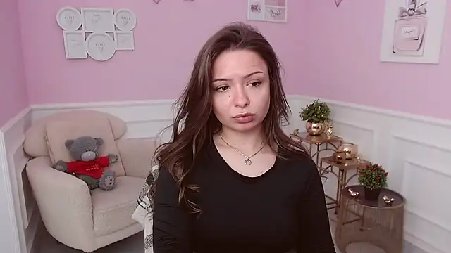 LucySkilar online show from May 4, 2026, 4:19 am