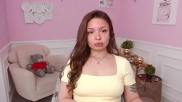 LucySkilar online show from May 11, 2026, 4:18 am