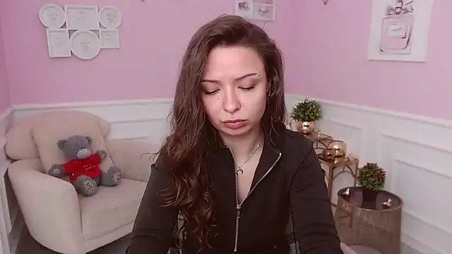 LucySkilar online show from May 21, 2026, 4:08 am