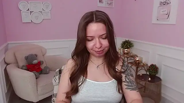 LucySkilar online show from July 7, 2026, 6:47 am