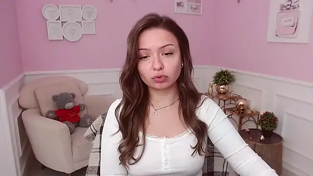 LucySkilar online show from July 10, 2026, 4:28 am