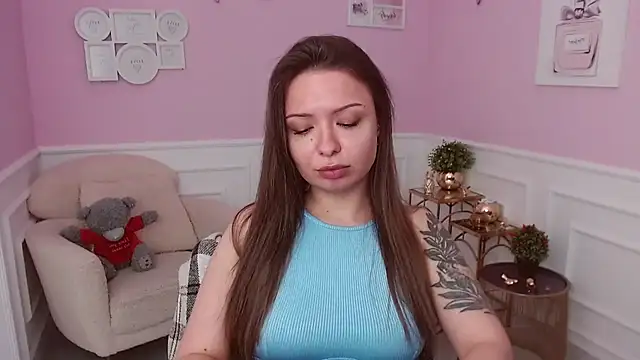 LucySkilar online show from July 24, 2026, 4:54 am