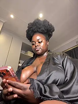 Honeycoco0211 online show from May 4, 2026, 7:54 pm