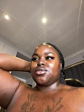 Honeycoco0211 online show from May 23, 2026, 3:34 am