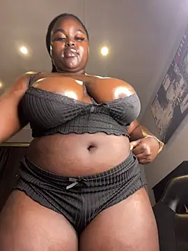 Honeycoco0211 online show from June 2, 2026, 8:33 pm