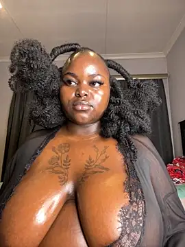Honeycoco0211 online show from June 5, 2026, 8:58 pm