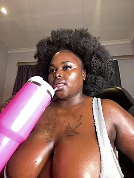 Honeycoco0211 online show from June 18, 2026, 8:02 pm
