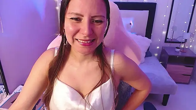 camila delarosa online show from July 28, 2026, 3:32 pm