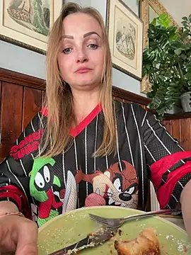 LadyTatiana Madam online show from August 5, 2026, 3:26 pm