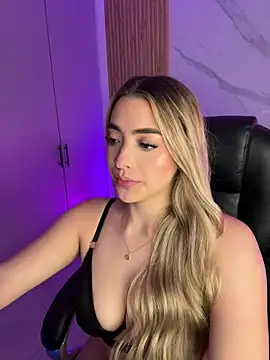 kyliejoness online show from July 20, 2026, 2:48 am