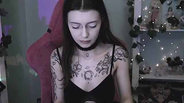 prettybones online show from June 10, 2026, 9:14 pm