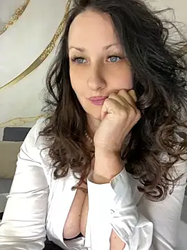 Katie-n online show from August 5, 2026, 4:48 am