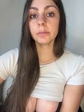 Loella-Rose online show from June 14, 2026, 11:01 am