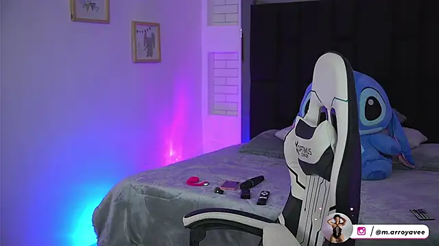 Marianamonroe  online show from June 20, 2026, 12:08 pm