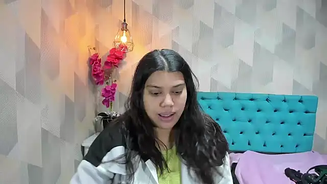 LindaBreeS online show from July 2, 2026, 4:18 am