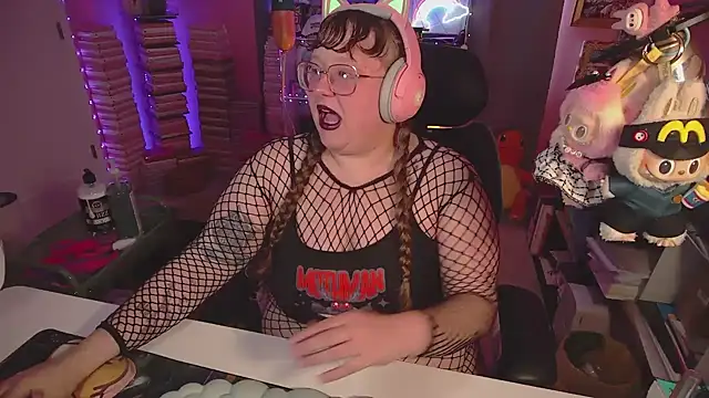 FatVeronica online show from June 18, 2026, 7:18 pm