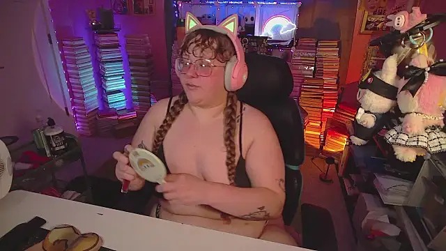 FatVeronica online show from August 6, 2026, 6:32 pm