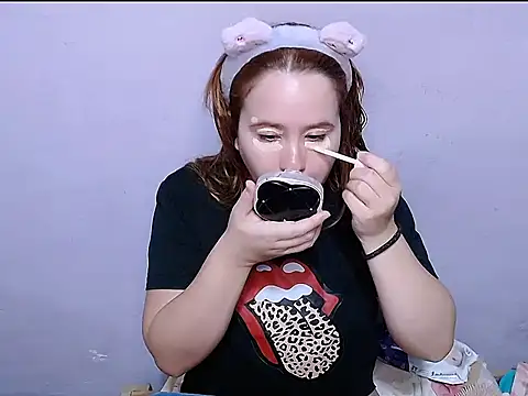 Snapshot of SubLayla01 chatting on May 1, 2026, 6:23 pm SubLayla01 online show from May 1, 2026, 6:23 pm