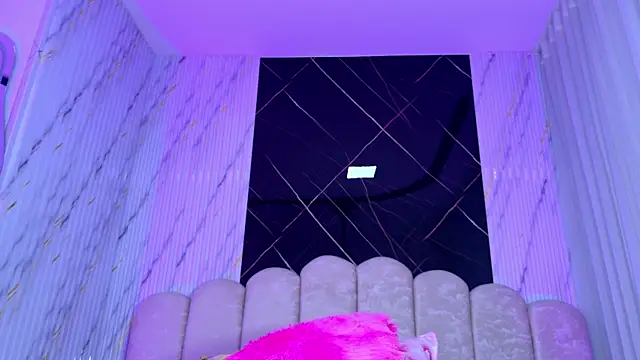 violett lo online show from July 10, 2026, 3:11 am