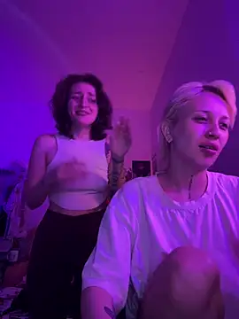 Dooubletroublee online show from June 18, 2026, 11:20 pm