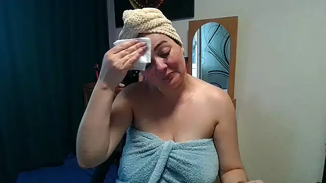 JuliaMorganss online show from July 4, 2026, 6:30 am