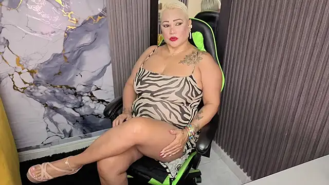 GianellaCox  online show from May 20, 2026, 12:00 pm