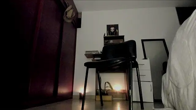 Lucyerobbie online show from July 10, 2026, 12:04 am
