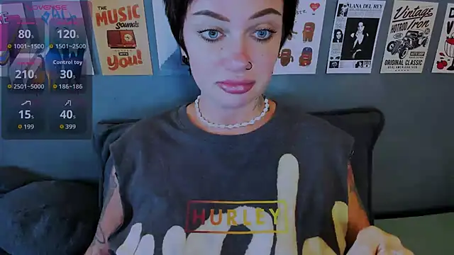 EllieOz online show from July 23, 2026, 4:38 pm
