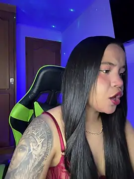 leila 22 online show from July 16, 2026, 1:39 pm