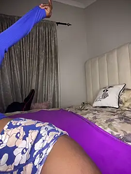 Bustygoddess32 online show from June 5, 2026, 11:32 pm