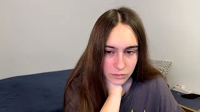 AliceKolltt online show from April 24, 2026, 9:28 pm
