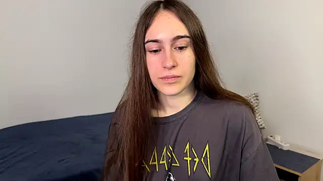 AliceKolltt online show from May 3, 2026, 12:05 am