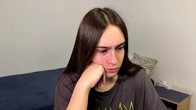 AliceKolltt online show from May 4, 2026, 1:56 am