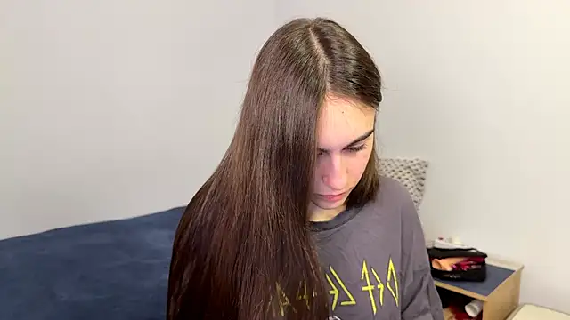 AliceKolltt online show from May 18, 2026, 7:31 pm