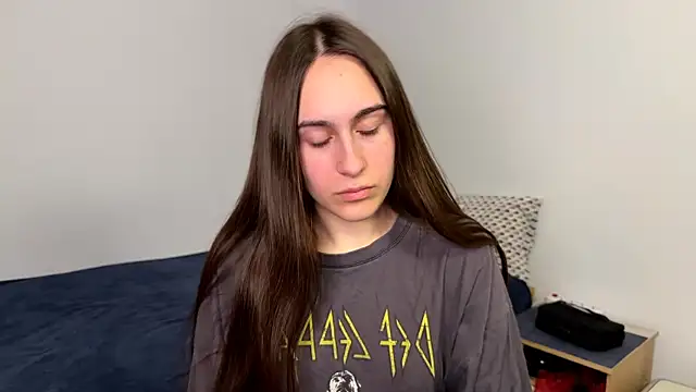 AliceKolltt online show from May 19, 2026, 6:14 pm