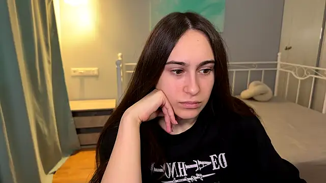 AliceKolltt online show from July 7, 2026, 2:32 pm
