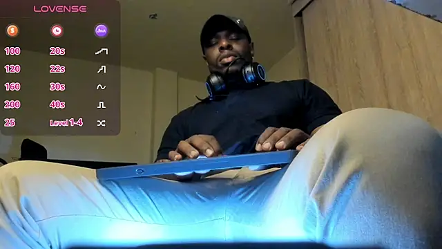 Snapshot of thomas_santtos1 chatting on July 17, 2026, 2:45 pm thomas santtos1 online show from July 17, 2026, 2:45 pm